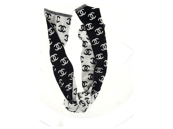 Timeless Sciarpa Chanel CC in cashmere nero - vista 5