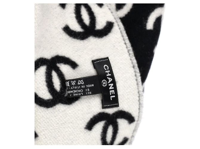 Timeless Sciarpa Chanel CC in cashmere nero - vista 6