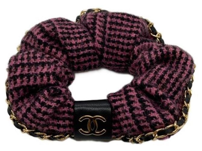 Scrunchie Chanel Negro Rosa Gold hardware - vista 3