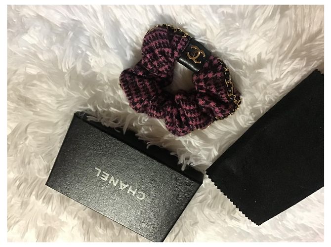 Scrunchie Chanel Negro Rosa Gold hardware - vista 8