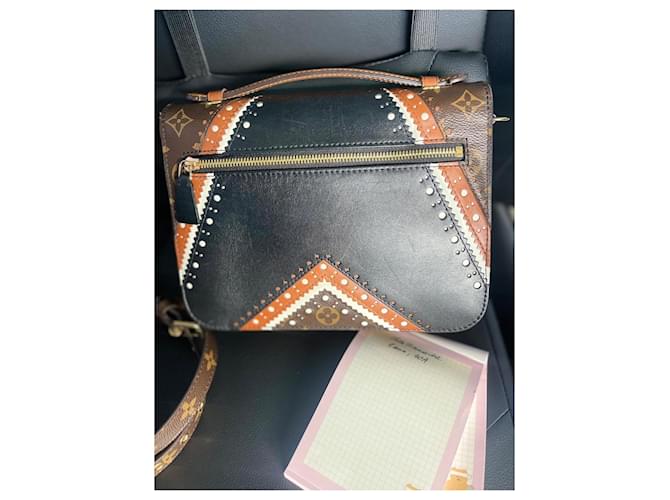 Louis Vuitton Pochette Metis Brogue Marrone - vista 12