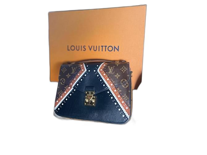 Louis Vuitton Pochette Metis Brogue Marrone - vista 13