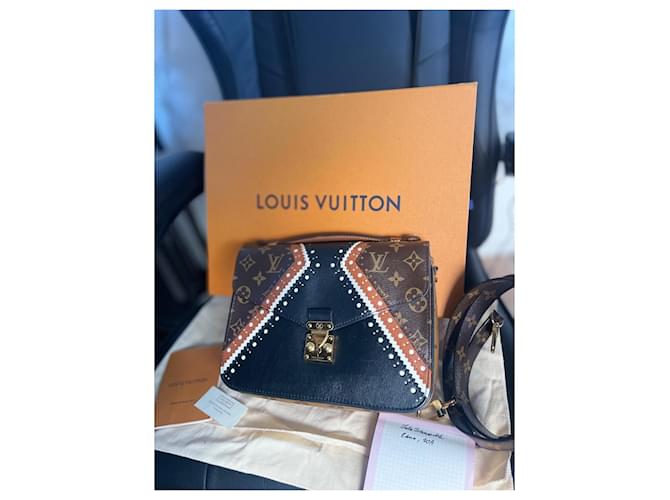 Louis Vuitton Pochette Metis Brogue Marrone - vista 2