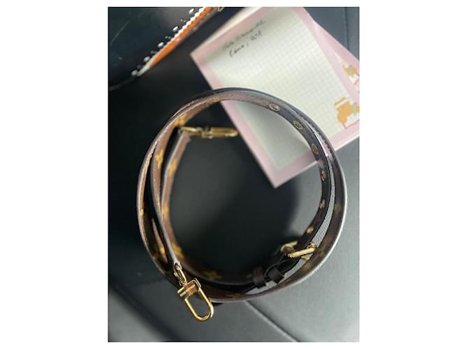 Louis Vuitton Pochette Metis Brogue Marrone - vista 3