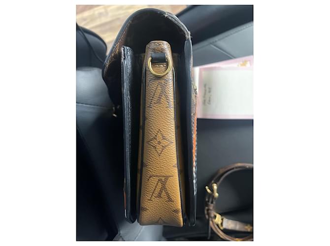 Louis Vuitton Pochette Metis Brogue Marrone - vista 5