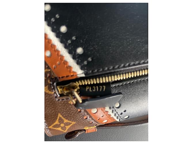 Louis Vuitton Pochette Metis Brogue Marrone - vista 9