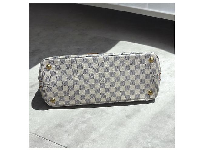 Edición Limitada Louis Vuitton Calvi Rosa Blanco Gris - vista 16