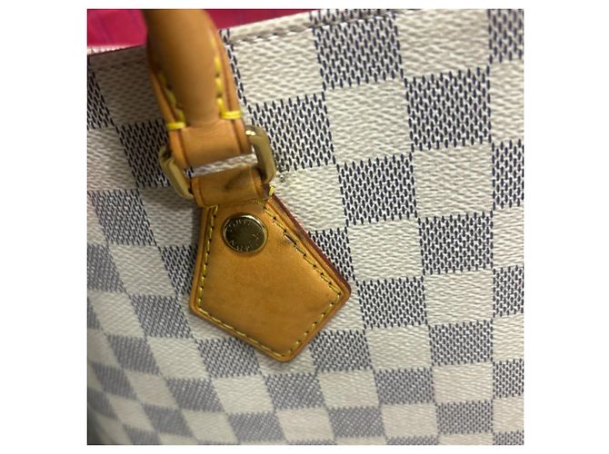 Edición Limitada Louis Vuitton Calvi Rosa Blanco Gris - vista 17