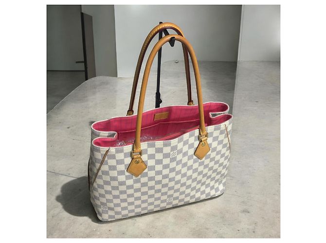 Edición Limitada Louis Vuitton Calvi Rosa Blanco Gris - vista 3