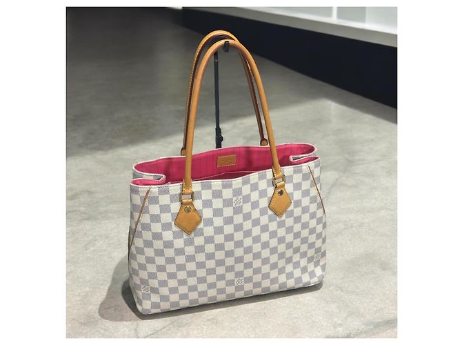 Edición Limitada Louis Vuitton Calvi Rosa Blanco Gris - vista 4