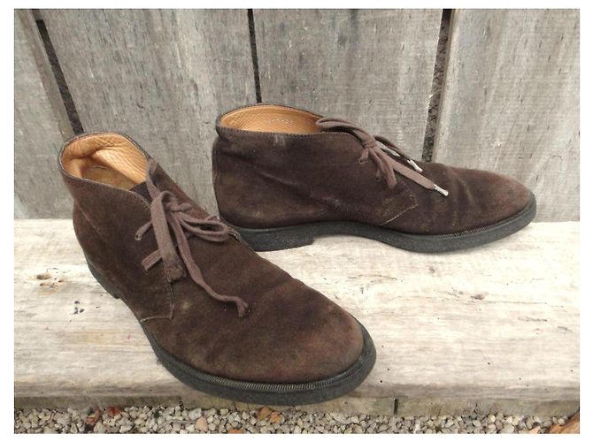 Stivaletti Gucci marrone scuro in scamosciato - vista 2
