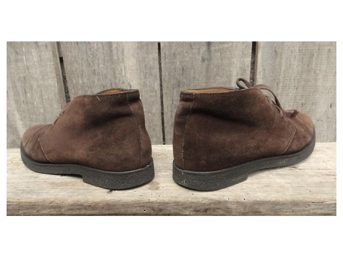Stivaletti Gucci marrone scuro in scamosciato - vista 4