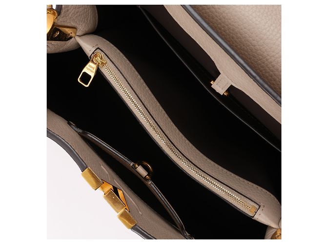 Borsa Louis Vuitton Parnassea Capucines MM in beige M94428 - vista 19