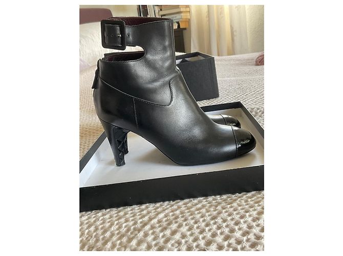 Botines Chanel de cuero negro con tacón 8cm - vista 2