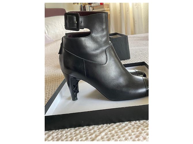Botines Chanel de cuero negro con tacón 8cm - vista 3