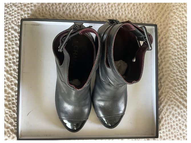 Botines Chanel de cuero negro con tacón 8cm - vista 5
