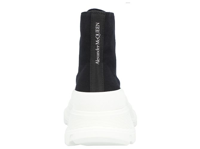 Botas Tread Slick 'Negro' de Alexander McQueen - vista 3