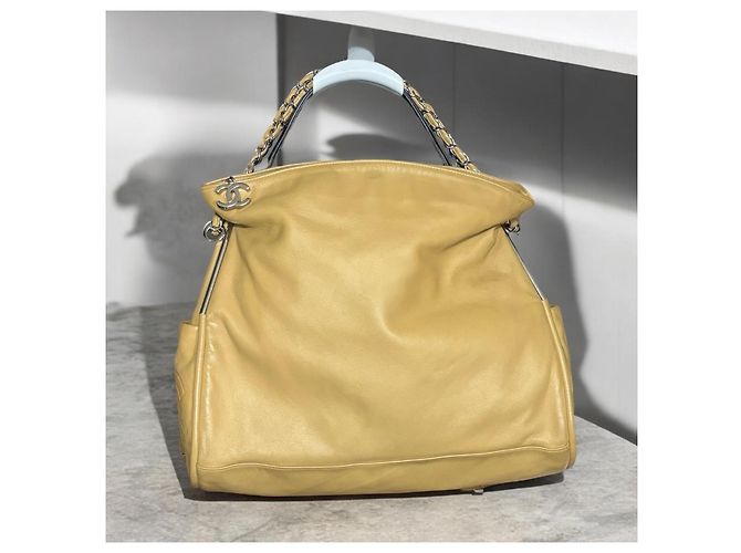 Vintage CHANEL Soft Hobo Bag Caramel Silver hardware - view 4