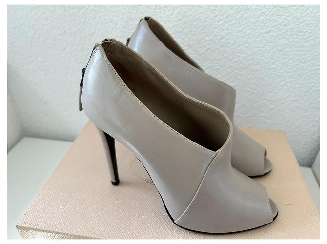 Prada Asymmetric Peep Toe Ankle Booties Grau - Ansicht 3