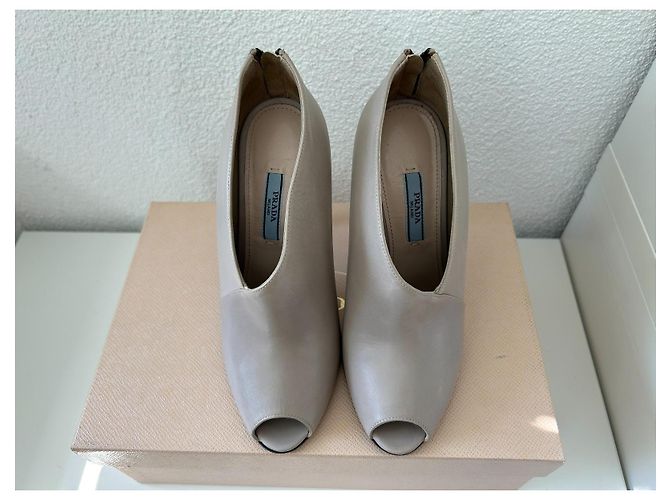 Prada Asymmetric Peep Toe Ankle Booties Grau - Ansicht 4