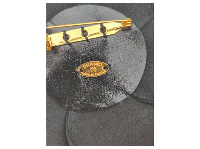 Spilla Camelia Chanel in Pelle Nera Cristalli Swarovski Nero - vista 11