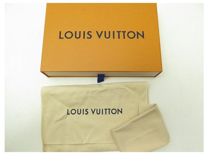 Pallas NINE LOUIS VUITTON IPHONE 15 PRO MONOGRAM CANVAS PHONE CASE - view 8