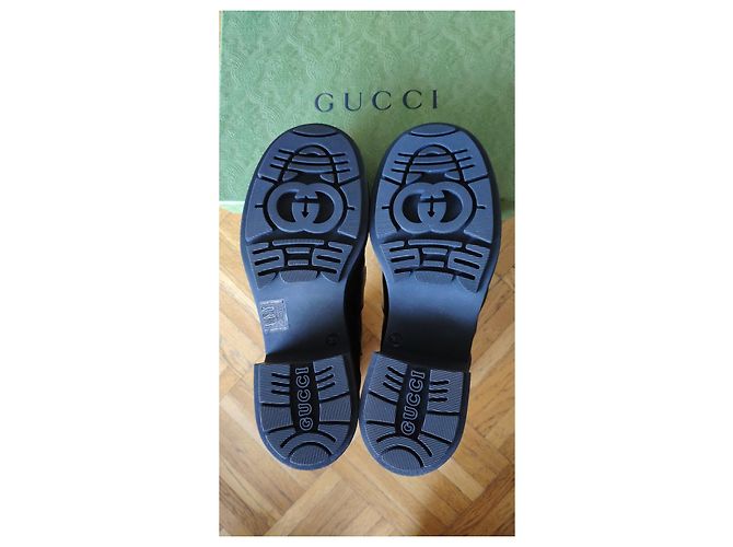 GUCCI STIVALETTI DONNA CON LOGO E SUOLA A CARRARMATO. Nero - vista 10