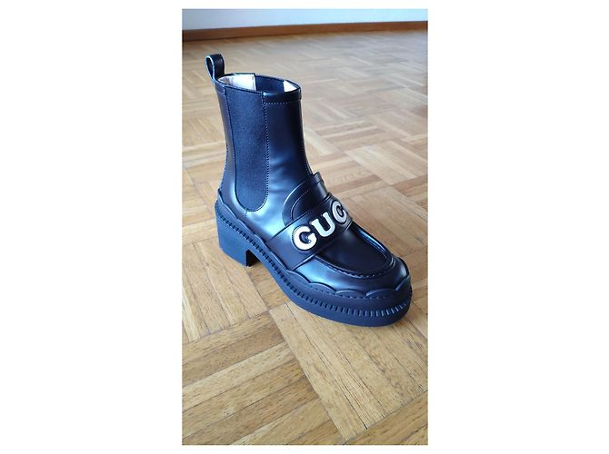 GUCCI STIVALETTI DONNA CON LOGO E SUOLA A CARRARMATO. Nero - vista 2