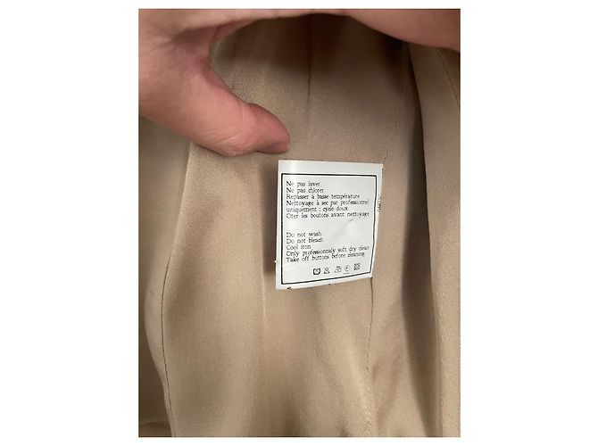 Cambon Chanel 1996 runway collection 14 Gripoix button Jacket Beige - view 6