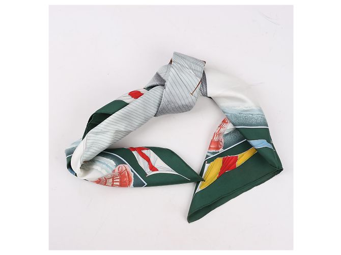Foulard Hermès Carré 90 "VENT PORTANT" 100% Seta Grigio - vista 15