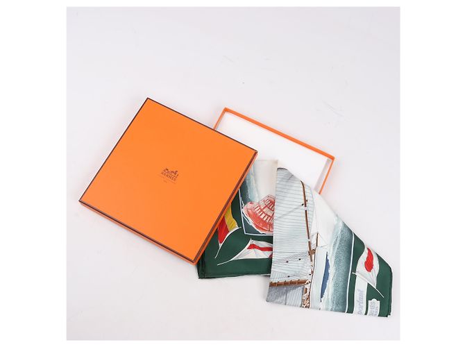 Foulard Hermès Carré 90 "VENT PORTANT" 100% Seta Grigio - vista 16