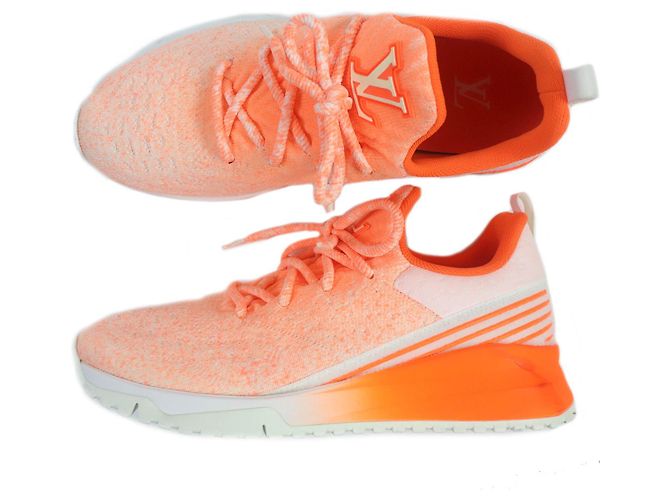 Baskets de course Louis Vuitton VNR Logo Orange Néon - vue 3