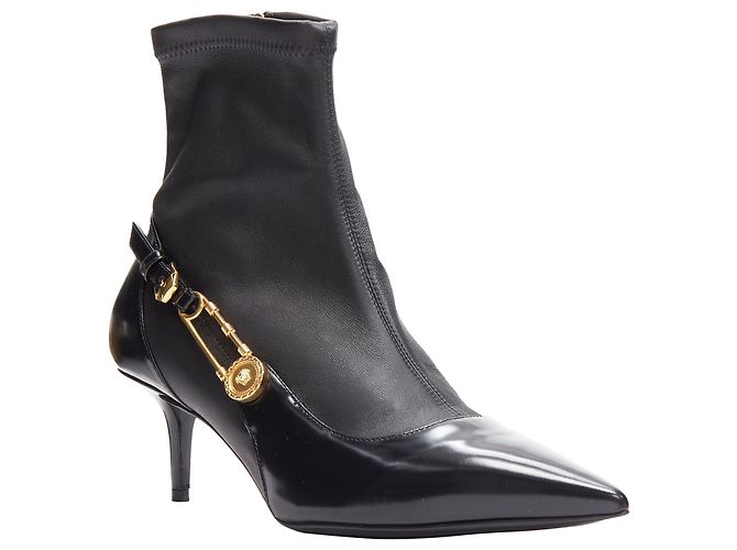 Botines de cuero con tacón kitten y pin de seguridad Medusa Punk de Versace - vista 3