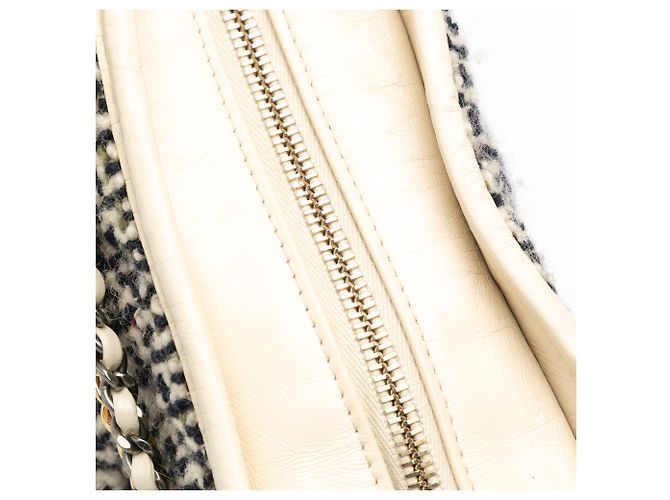 Chanel Blu Medio Tweed e Pelle di Agnello Gabrielle Crossbody Blu navy - vista 6