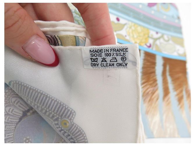 Hermès NUEVE RARO BUFANDA HERMES LA MUJER CON SUELAS DE VIENTO ALINE HONORE BUFANDA CUADRADA Multicolor - vista 10