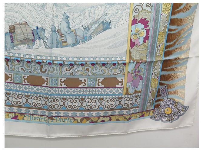 Hermès NUEVE RARO BUFANDA HERMES LA MUJER CON SUELAS DE VIENTO ALINE HONORE BUFANDA CUADRADA Multicolor - vista 3