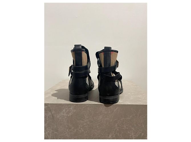 Stivaletti BURBERRY T.EU 38 Pelle Nero - vista 3