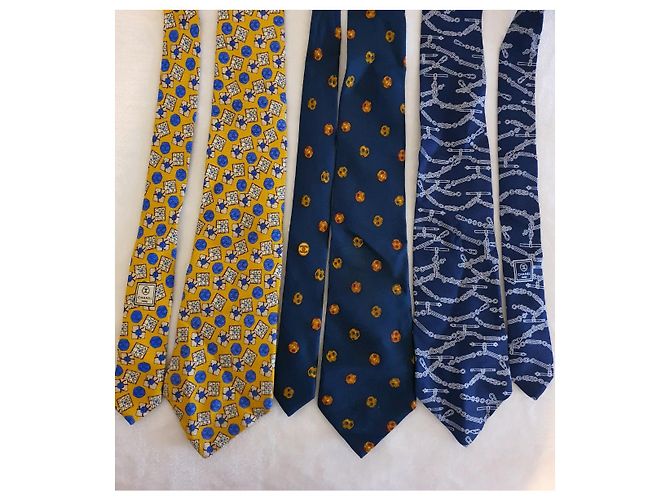 3 cravates chanel vintage Blanc Multicolore Jaune Bleu Marine - vue 3
