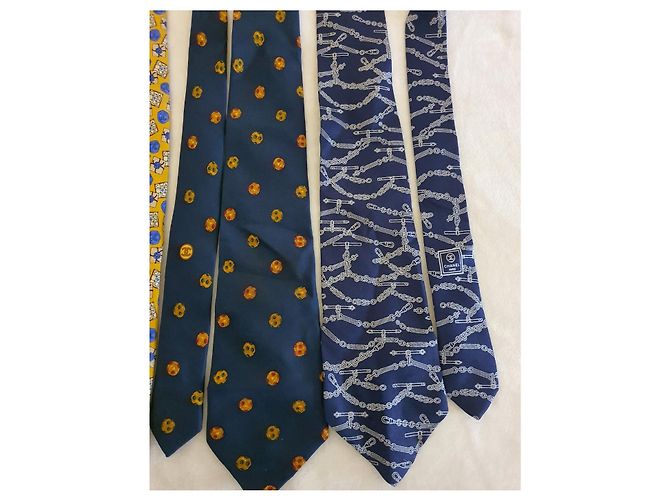 3 cravates chanel vintage Blanc Multicolore Jaune Bleu Marine - vue 4