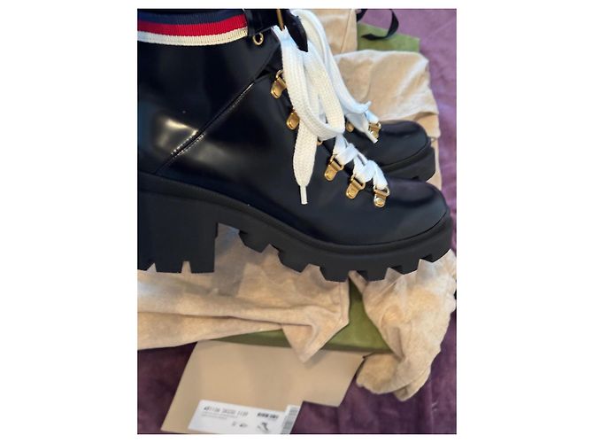 Botines Gucci de charol negro - vista 2