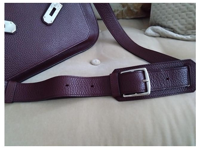 Borsa a tracolla Hermès Jypsiere in pelle bordeaux Bordò - vista 2