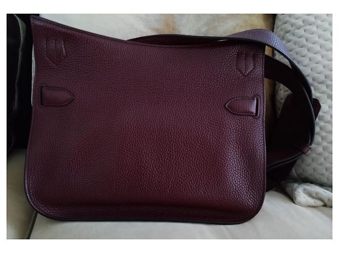 Borsa a tracolla Hermès Jypsiere in pelle bordeaux Bordò - vista 8