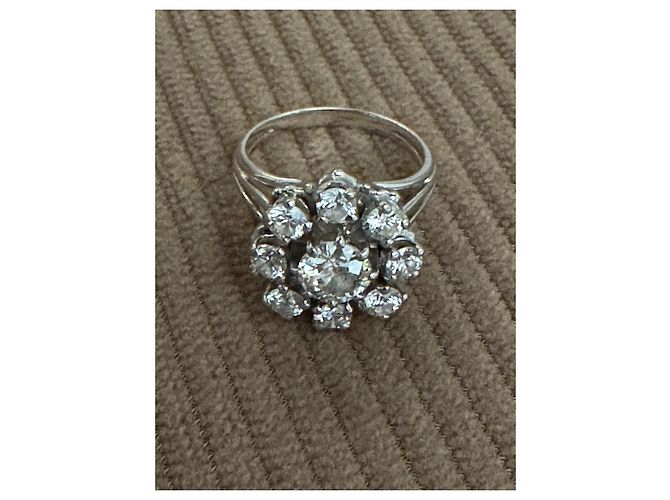 Autre Marque Daisy Ring Diamanten 18 Karat Weißgold Größe 50 Silber Hardware - Ansicht 2