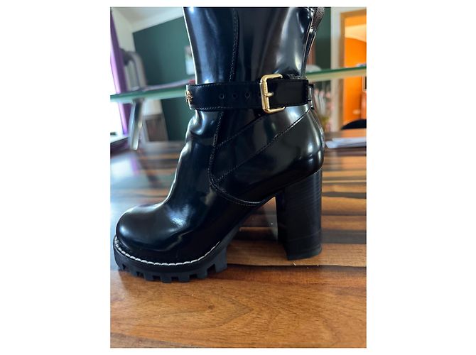 Botines Louis Vuitton Star Trail Limited de charol negro - vista 2