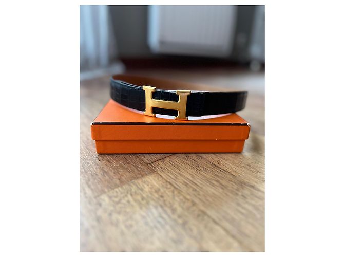 Cinturón Hermès de cuero de cocodrilo negro con hebilla H dorada 85 cm - vista 2