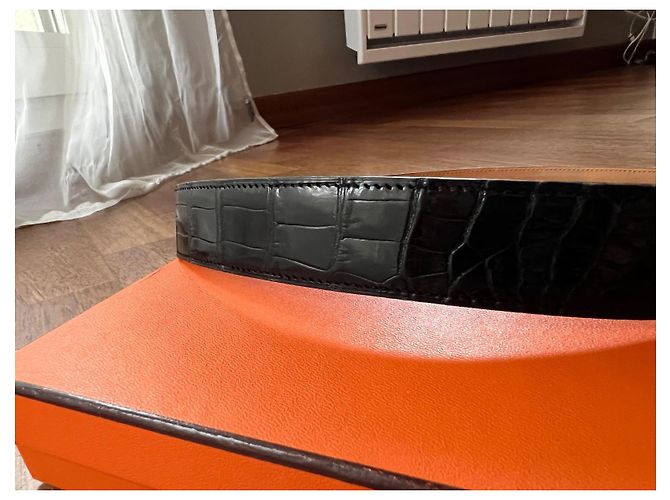 Cinturón Hermès de cuero de cocodrilo negro con hebilla H dorada 85 cm - vista 3