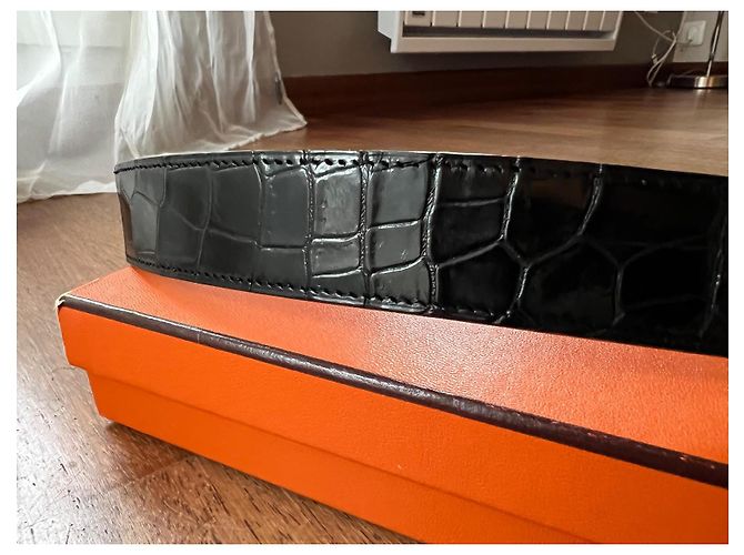 Cinturón Hermès de cuero de cocodrilo negro con hebilla H dorada 85 cm - vista 5