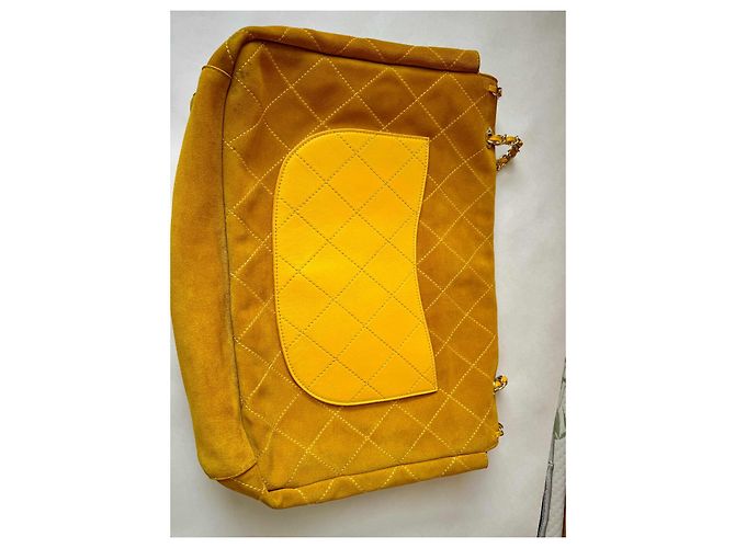 CHANEL x Pharrell Williams Borsa XXL in Pelle di Agnello Scamosciata Gialla Giallo - vista 12