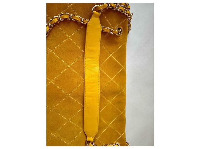 CHANEL x Pharrell Williams Borsa XXL in Pelle di Agnello Scamosciata Gialla Giallo - vista 13