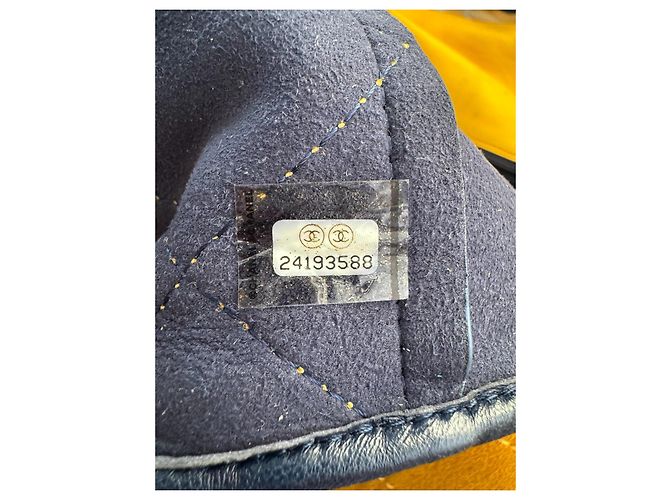CHANEL x Pharrell Williams Borsa XXL in Pelle di Agnello Scamosciata Gialla Giallo - vista 14